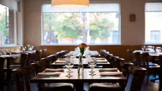 Base de table de restaurant commercial: Comment choisir des solutions durables pour les espaces de repas à haut trafic